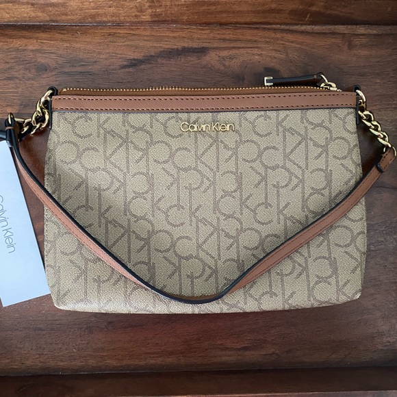 Closet Closing Sunday!! Taking Offers! MICHAEL KORS & CALVIN KLEIN Purses - Picture 3 of 13